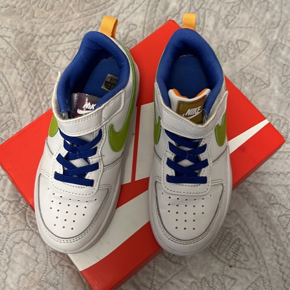 Nike sneakers - Picture 2 of 2